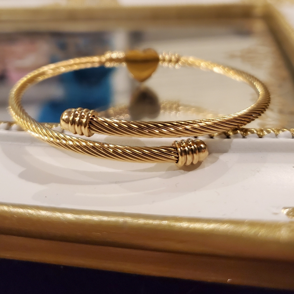 💛Gold initial C heart charm bracelet - Picture 5 of 7